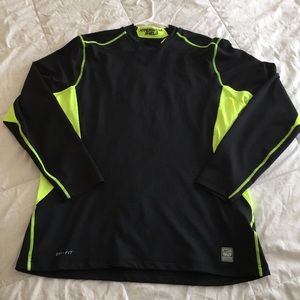 Nike hyperwarm shield top NWT